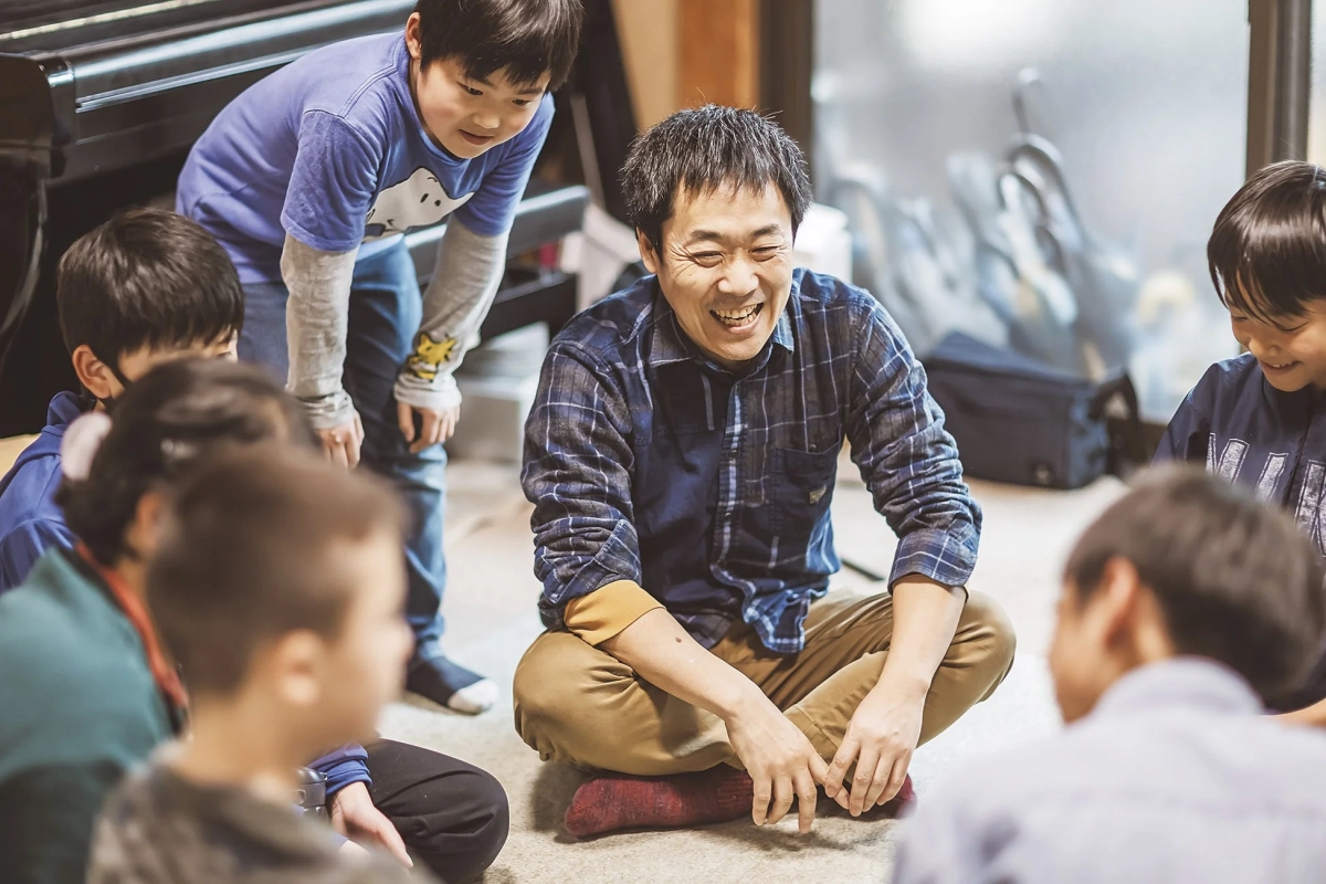 NPOスタッフと子どもの交流