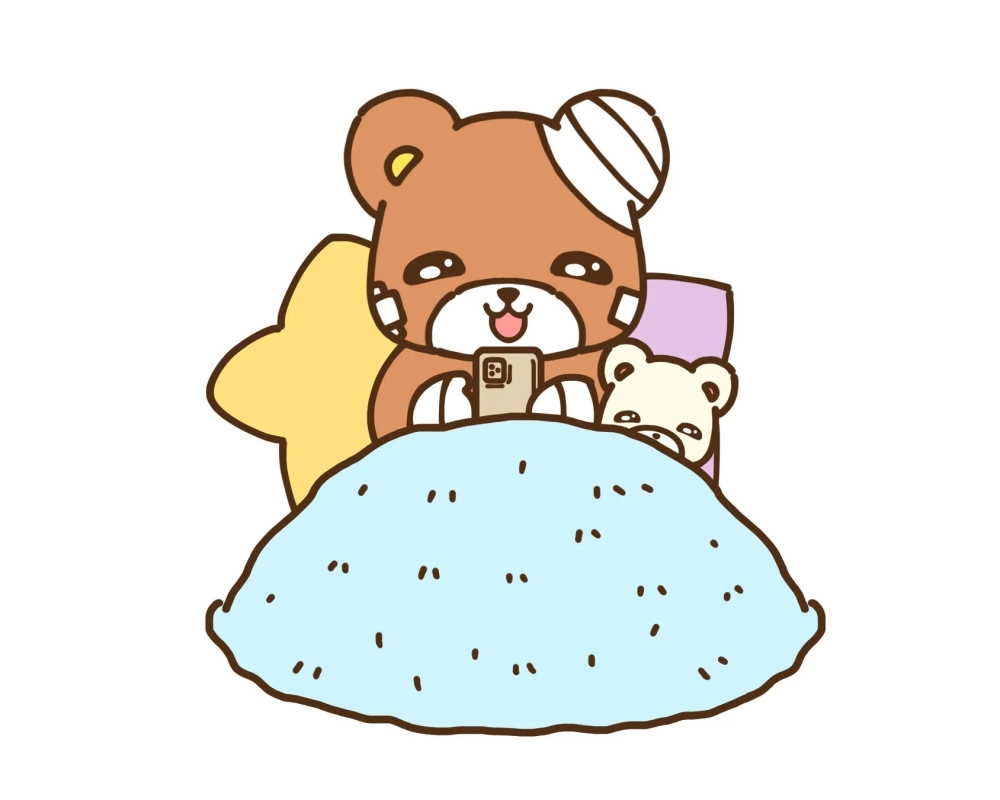 頭に包帯を巻いたクマがベッドでスマートフォンを操作しており、隣には白い小さなクマがいるイラスト