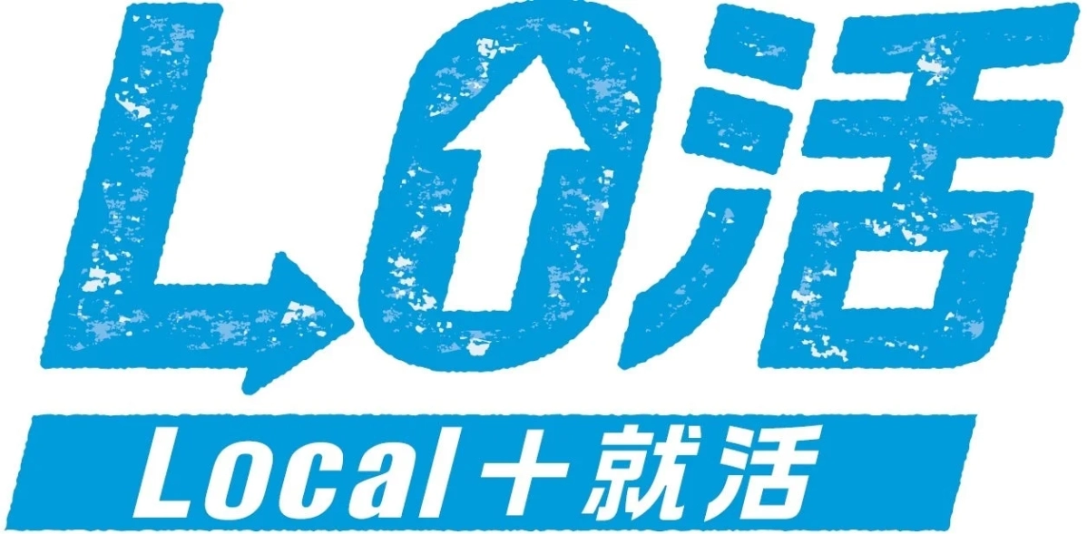 「LO活」というロゴで、地域での就職活動を意味する「Local+就活」がコンセプトです。明るい青色の文字には、Lに右向きの矢印、Oに上向きの矢印がデザインされており、前向きな活動を表現しています。