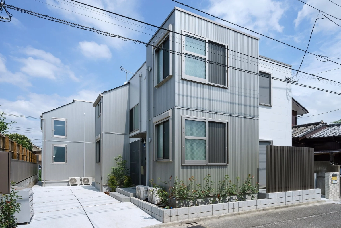 現代的な二階建て住宅の外観