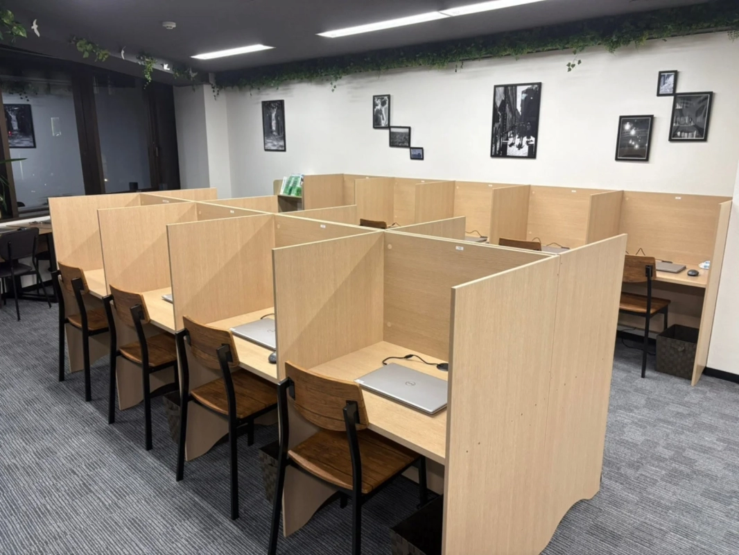 スクール内の自習スペース
